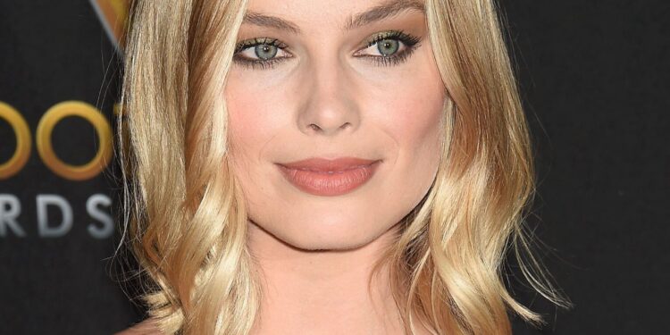 Margot Robbie Biography Career Lifestyle Net Worth And More